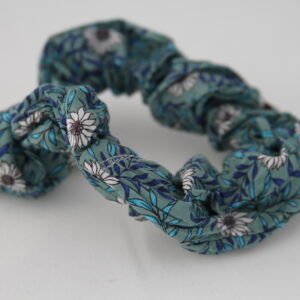 Marguerite patterned scrunchie